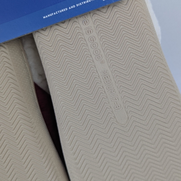 Life Is Good Slippers Winter Snow Bear Cardinal Embroidered Red M (7-8) NWT - Picture 12 of 13